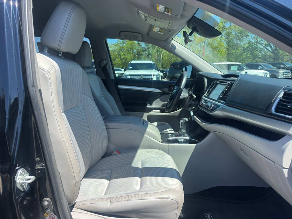 Used 2018 Toyota Highlander Plus FWD image 16