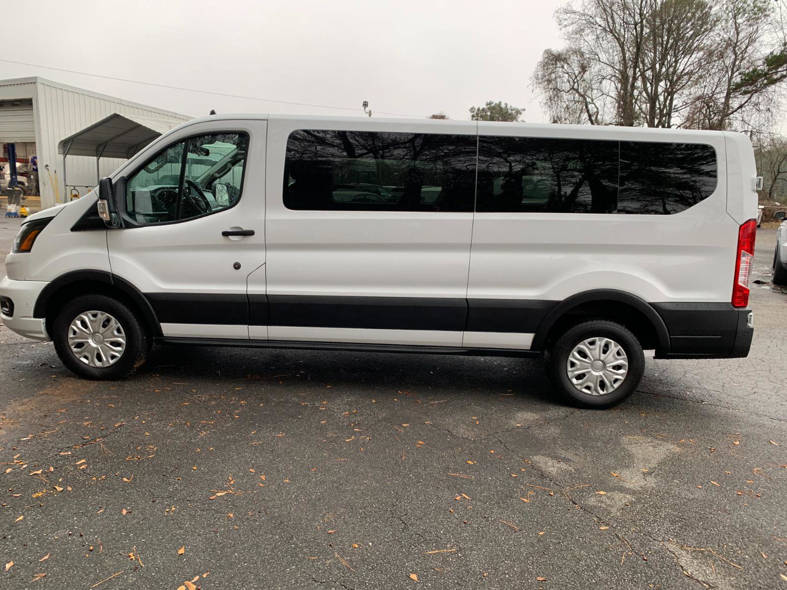 Used 2023 Ford Transit 350 XLT image 4