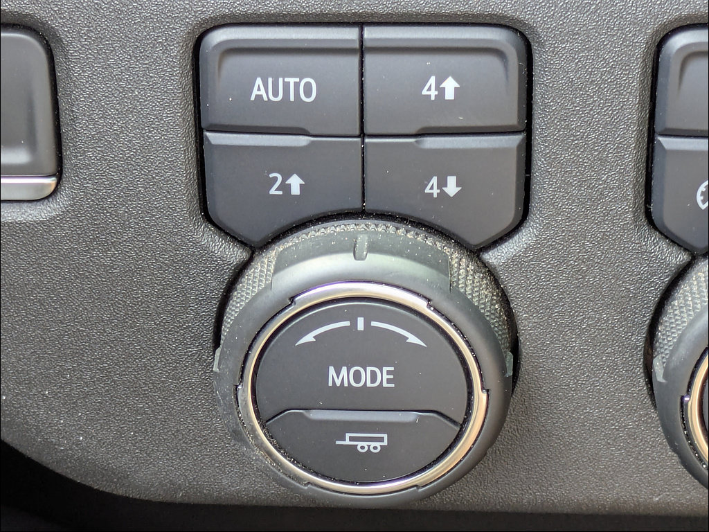 Certified 2023 Chevrolet Silverado 1500 LTZ AWD/4WD image 25