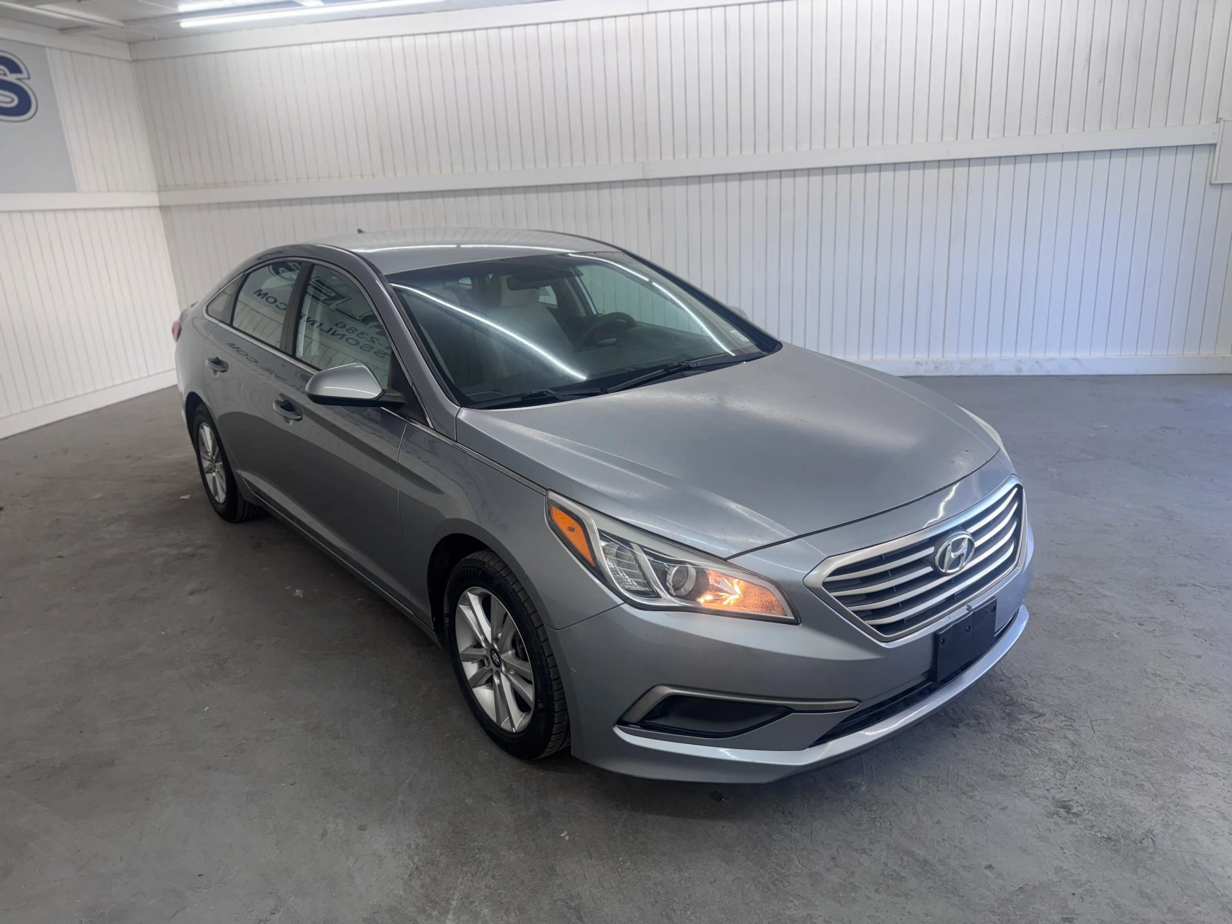 Used 2017 Hyundai Sonata SE image 3