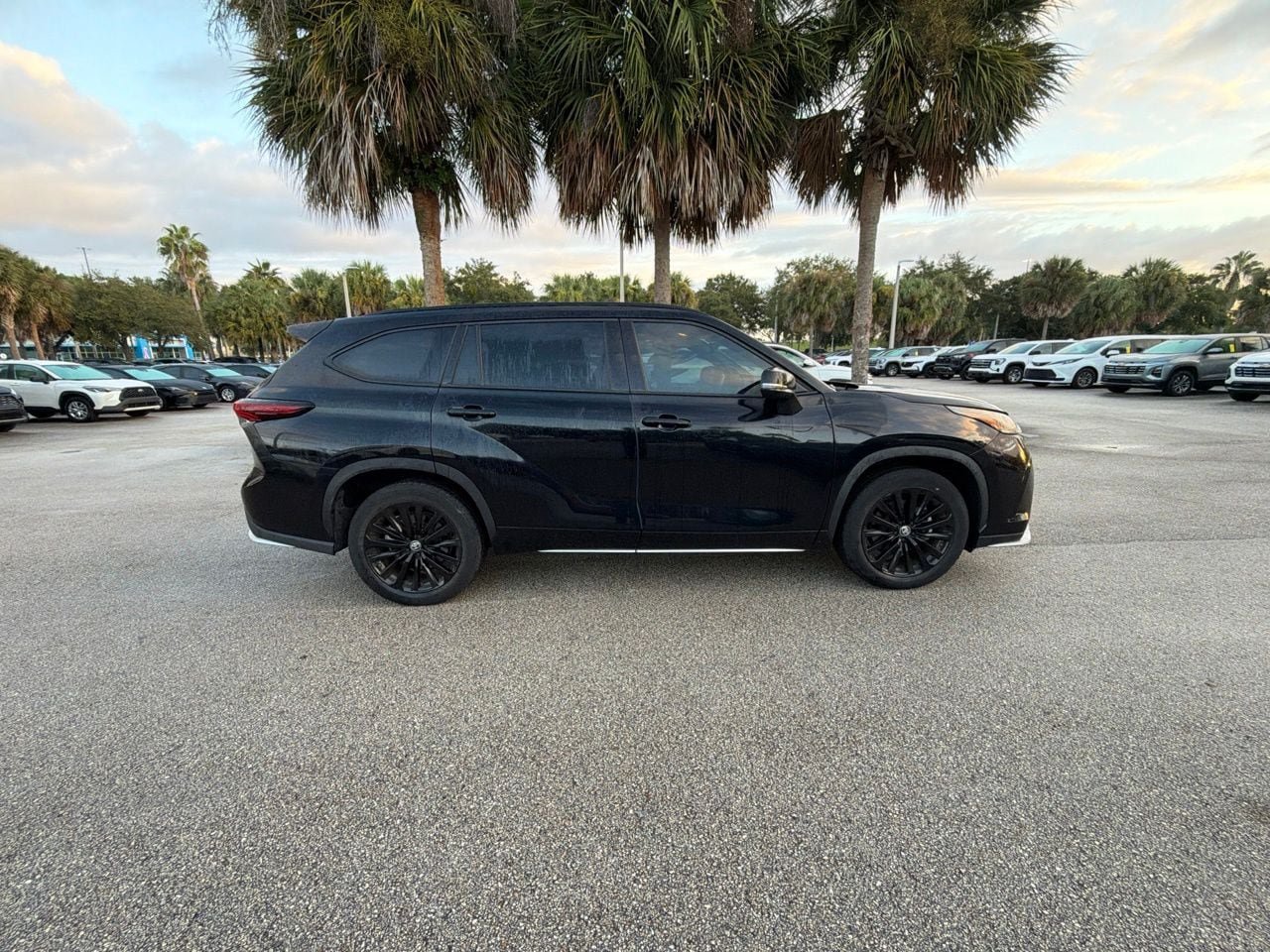 Used 2024 Toyota Highlander XSE AWD/4WD image 5