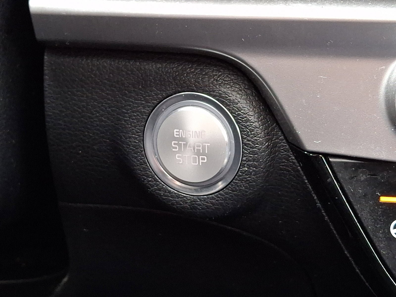 Used 2023 Kia Telluride EX w/ EX Captain's Chair Package AWD/4WD image 25