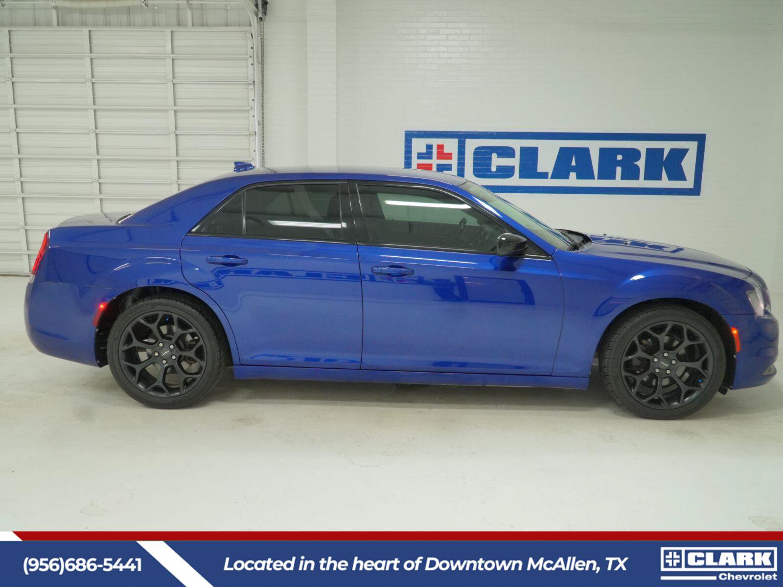 Used 2019 Chrysler 300 Touring w/ Sport Appearance Package RWD image 4