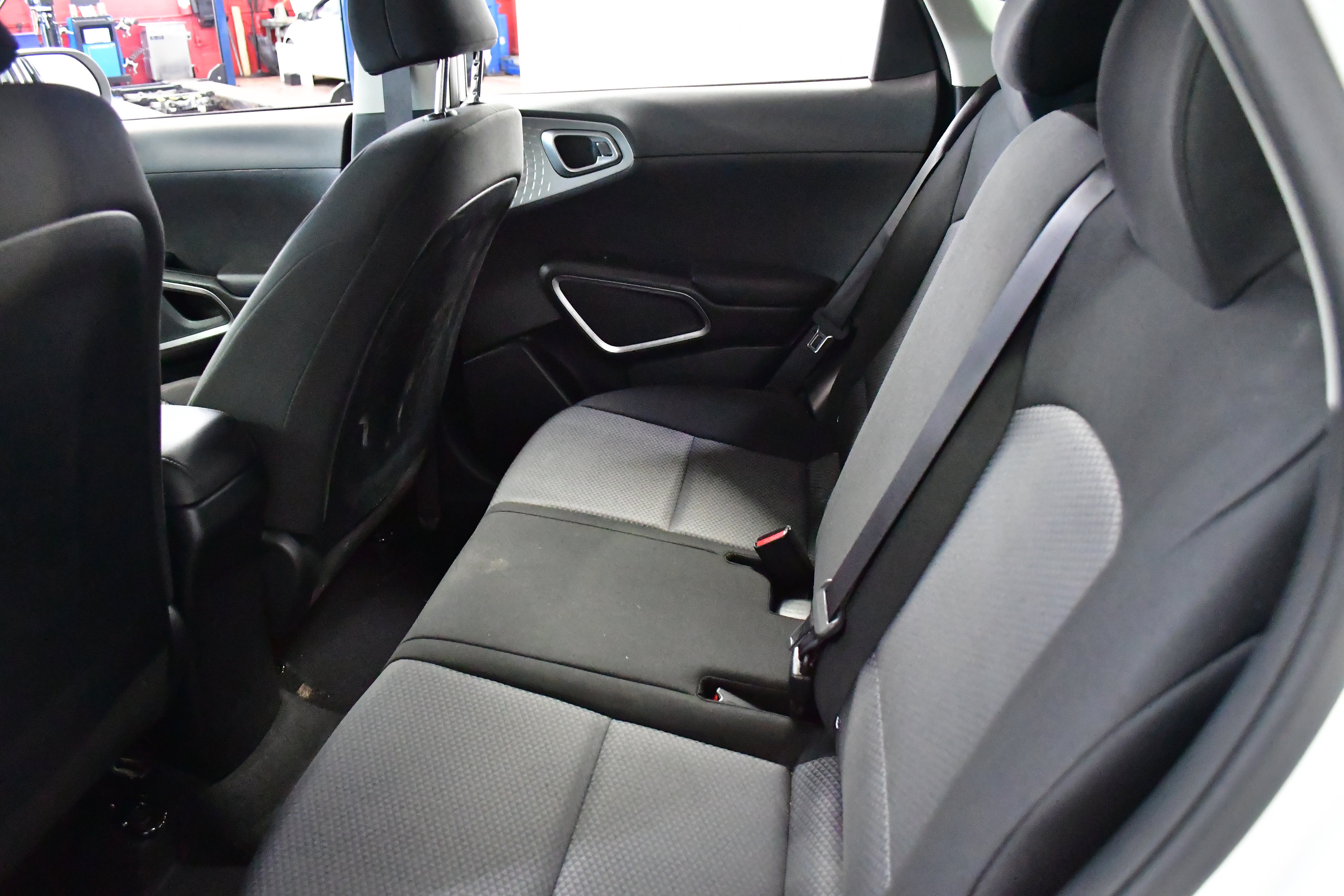 Used 2025 Kia Soul LX w/ LX Technology Package FWD image 11