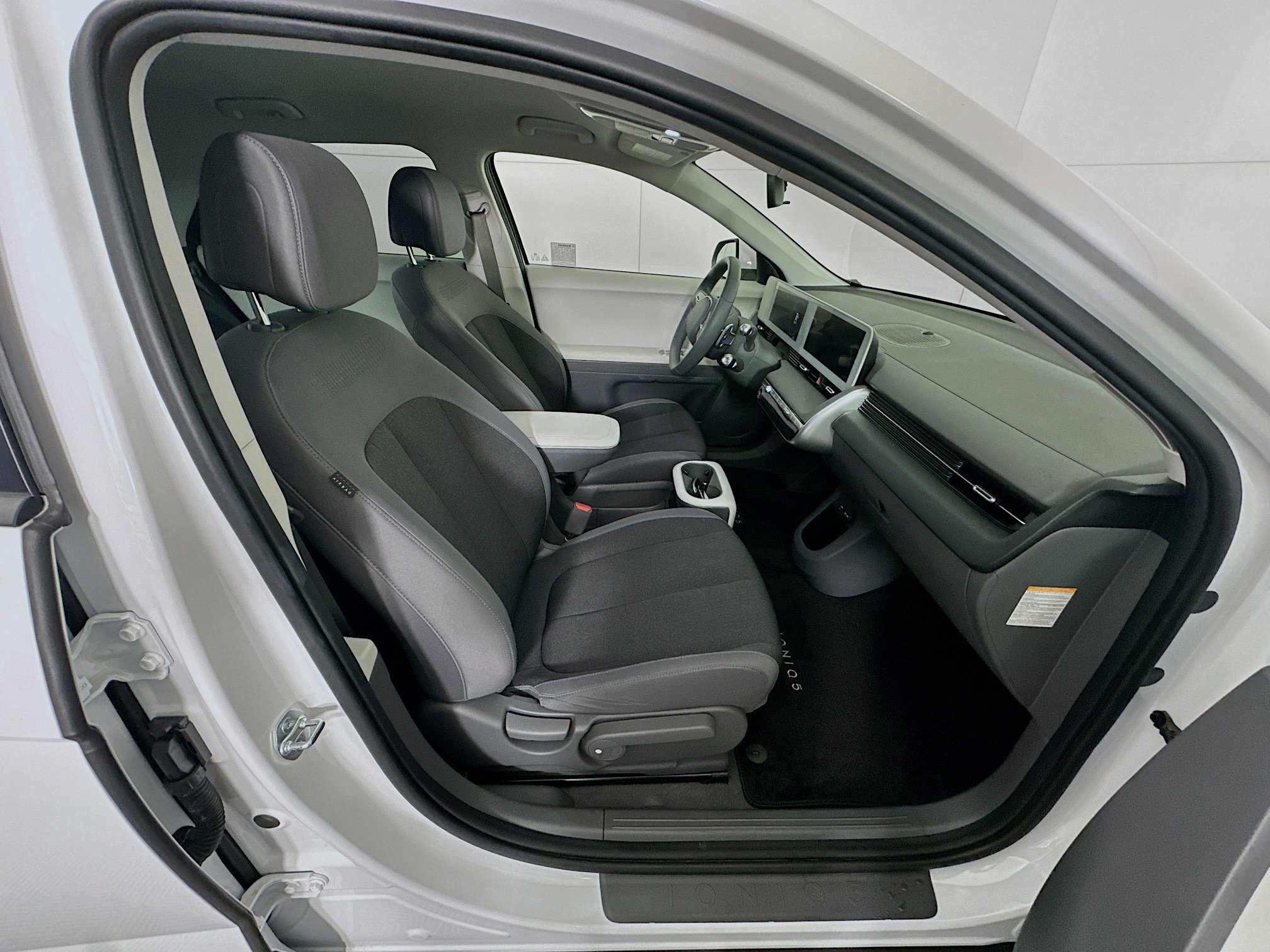 Used 2024 Hyundai Ioniq 5 SE RWD image 30