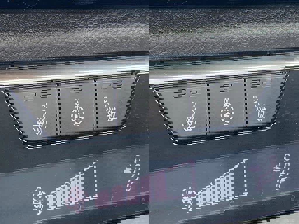 Used 2023 Nissan Sentra SR w/ SR Premium Package image 17