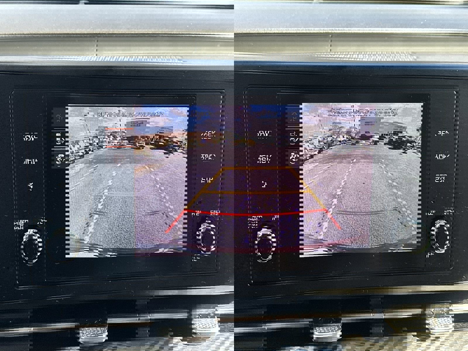 Used 2024 Kia Carnival LX image 27