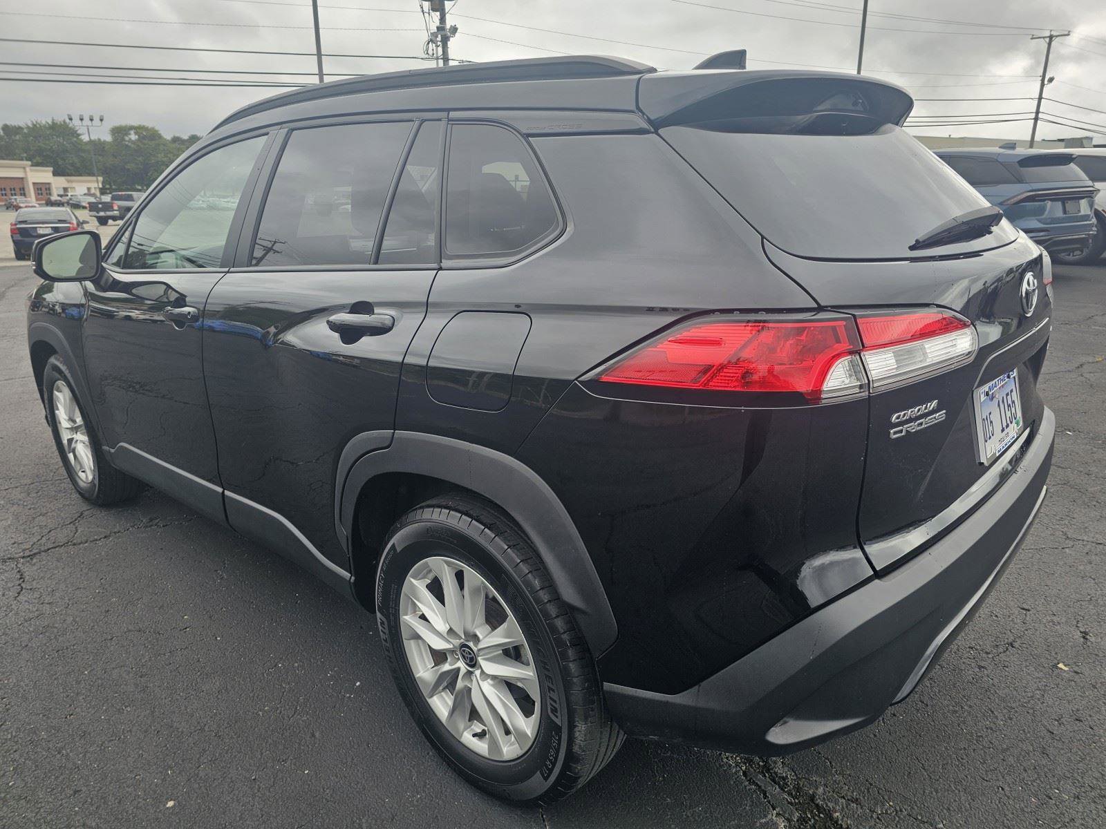 Used 2022 Toyota Corolla Cross LE image 3