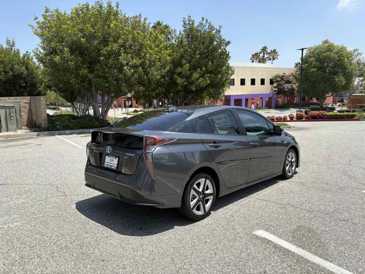 Used 2017 Toyota Prius Four Touring image 29