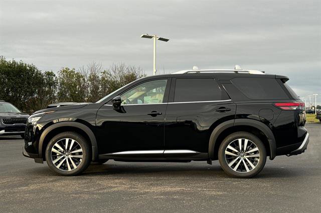 New 2025 Nissan Pathfinder Platinum w/ Cargo Package image 7