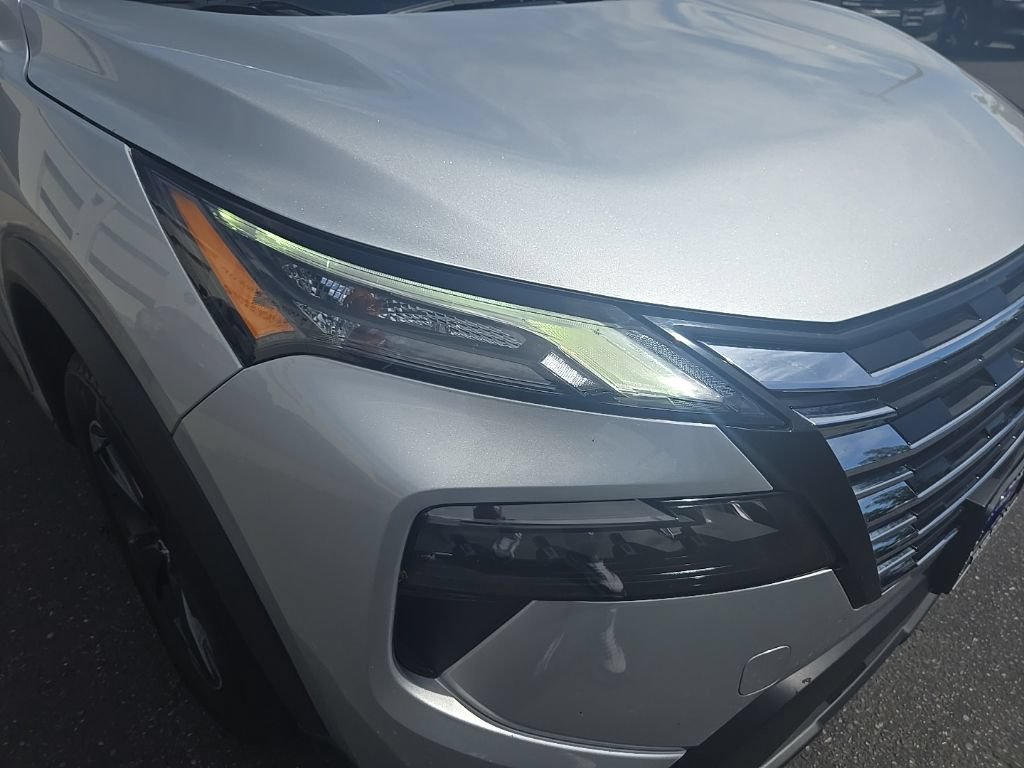 Used 2025 Nissan Rogue SV AWD/4WD image 30