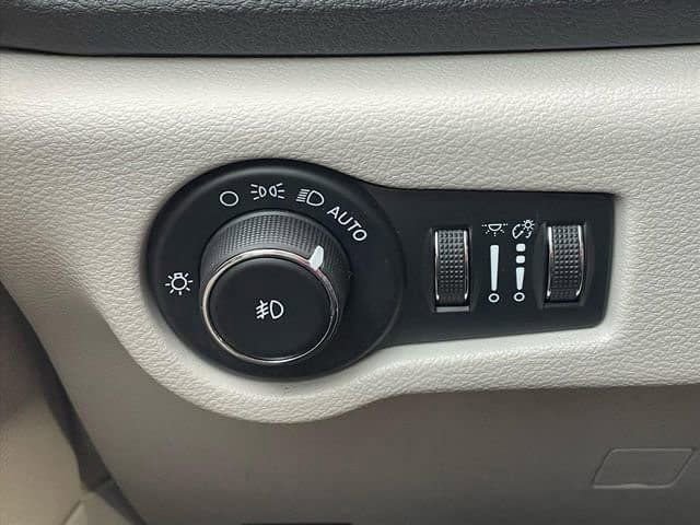 Used 2022 Chrysler Pacifica Touring-L image 31