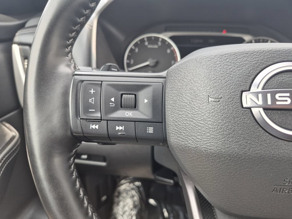 Used 2025 Nissan Rogue SV AWD/4WD image 18