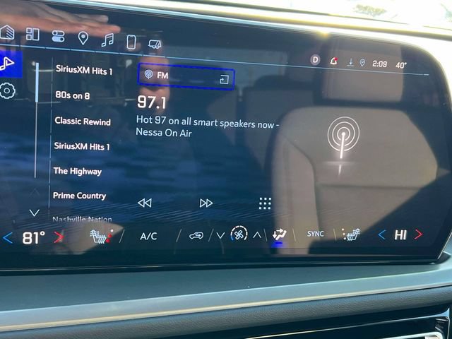 Certified 2025 Chevrolet Traverse LT FWD image 29