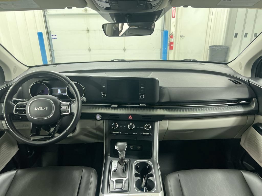 Used 2023 Kia Carnival LX FWD image 10