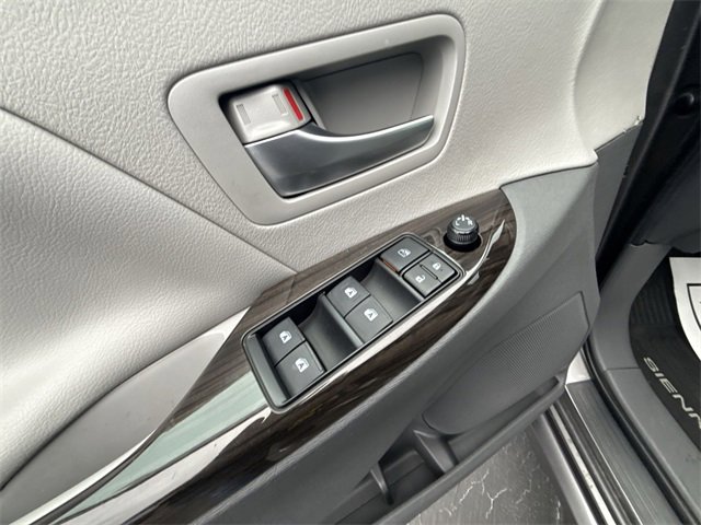 Used 2020 Toyota Sienna XLE Premium image 24
