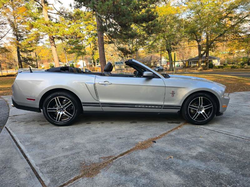 Used 2010 Ford Mustang Convertible image 32