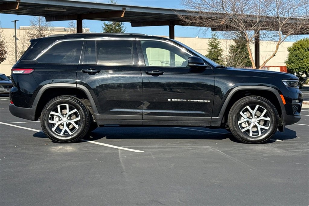 Used 2024 Jeep Grand Cherokee Limited image 8