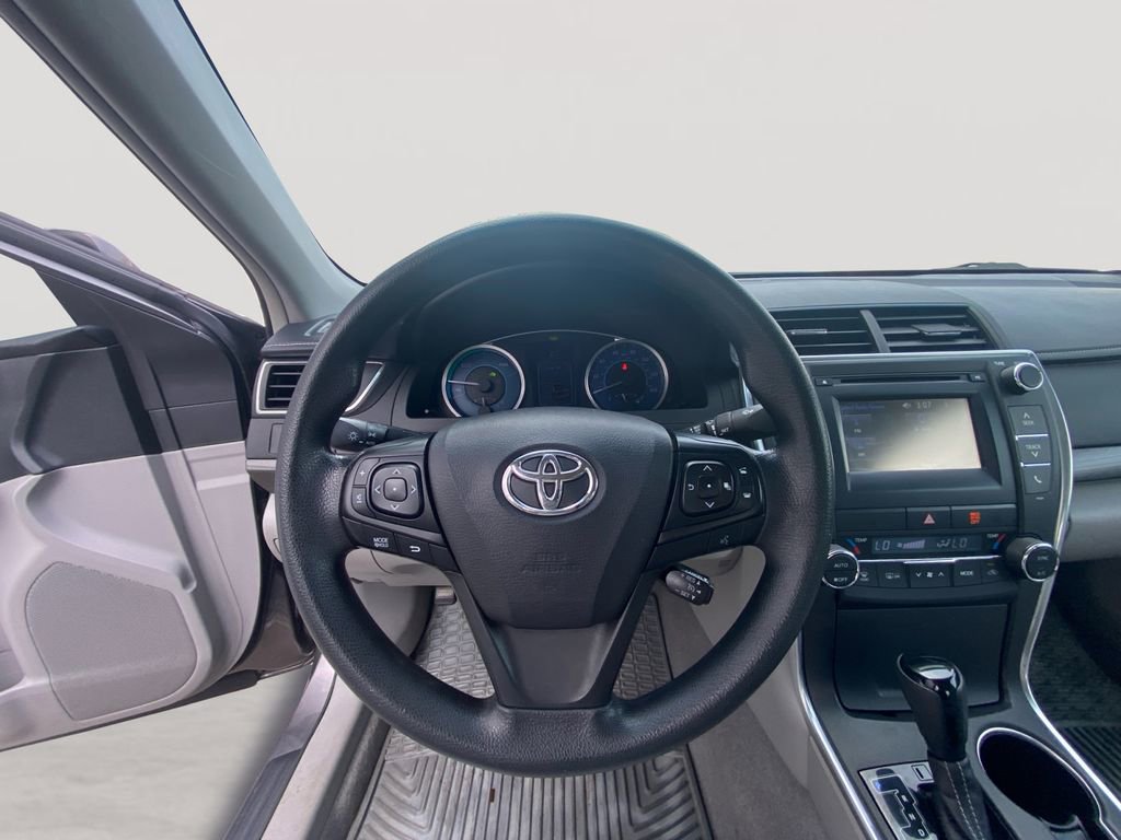 Used 2016 Toyota Camry LE image 12