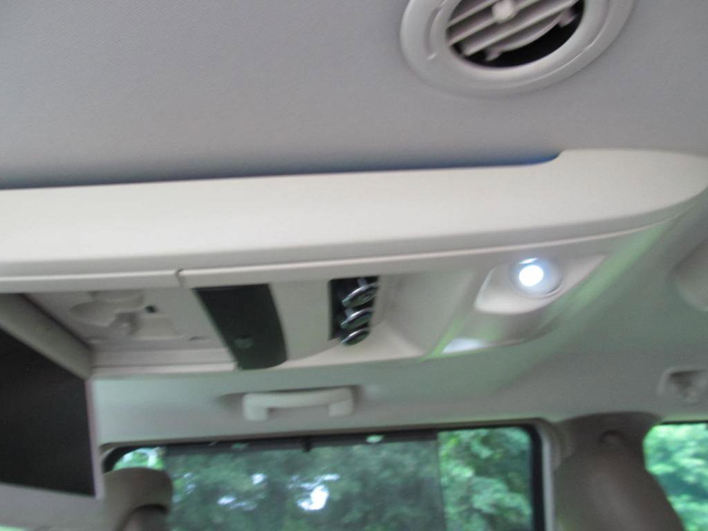 Used 2016 Chrysler Town & Country Touring-L image 29