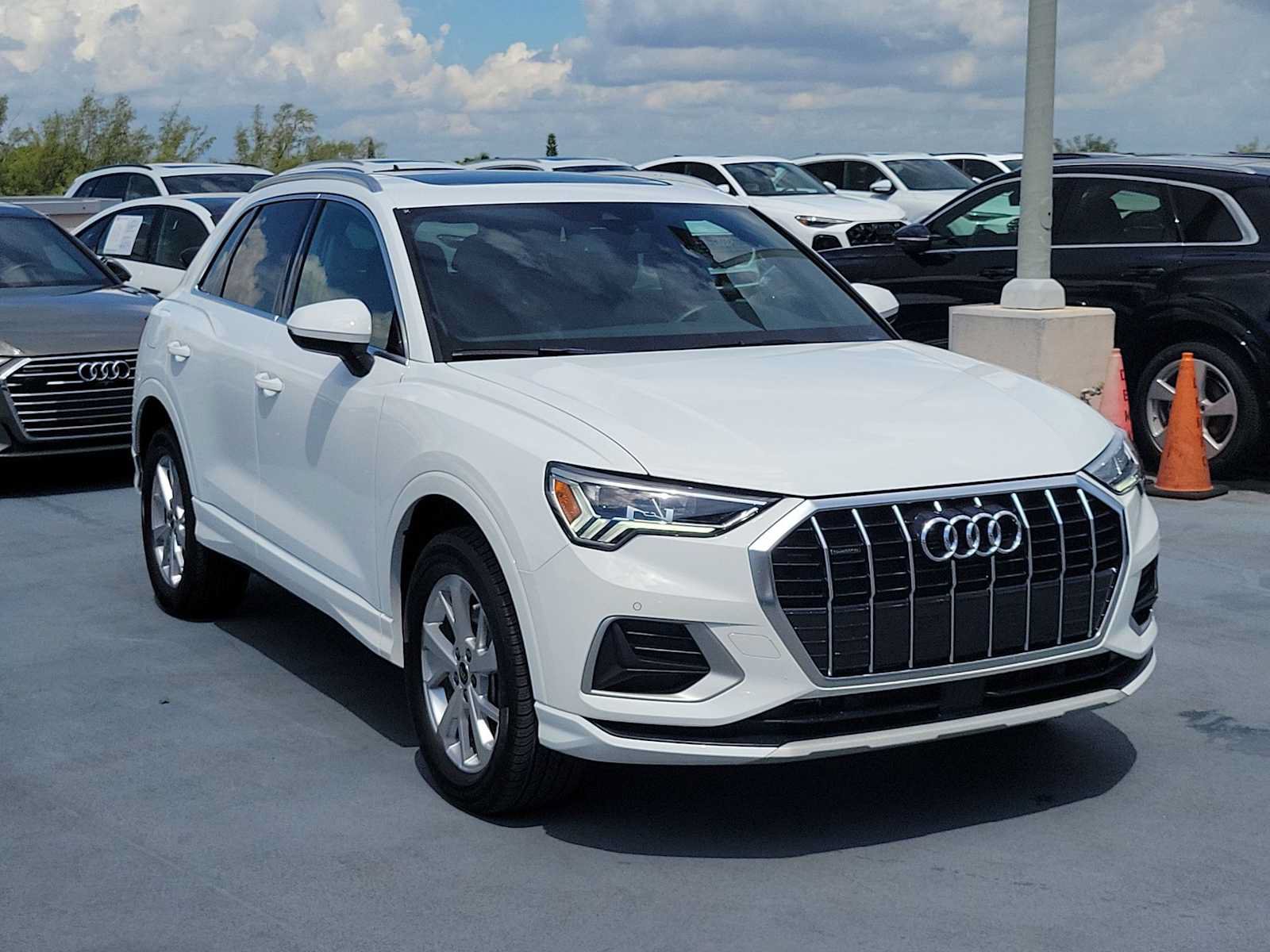 Certified 2024 Audi Q3 2.0T Premium w/ Convenience Package AWD/4WD image 8