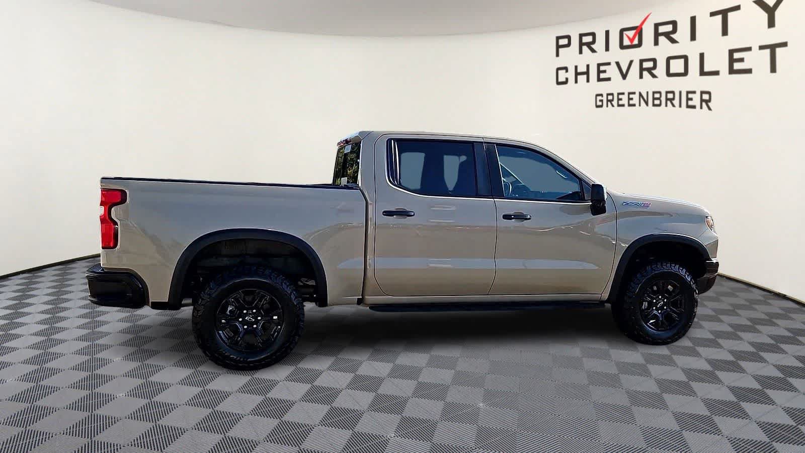 Used 2022 Chevrolet Silverado 1500 ZR2 w/ Technology Package AWD/4WD image 9
