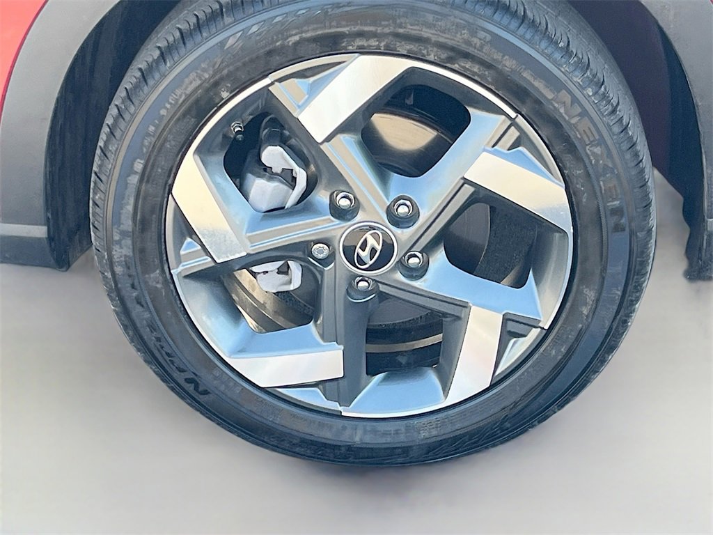 Used 2024 Hyundai Venue Limited image 31