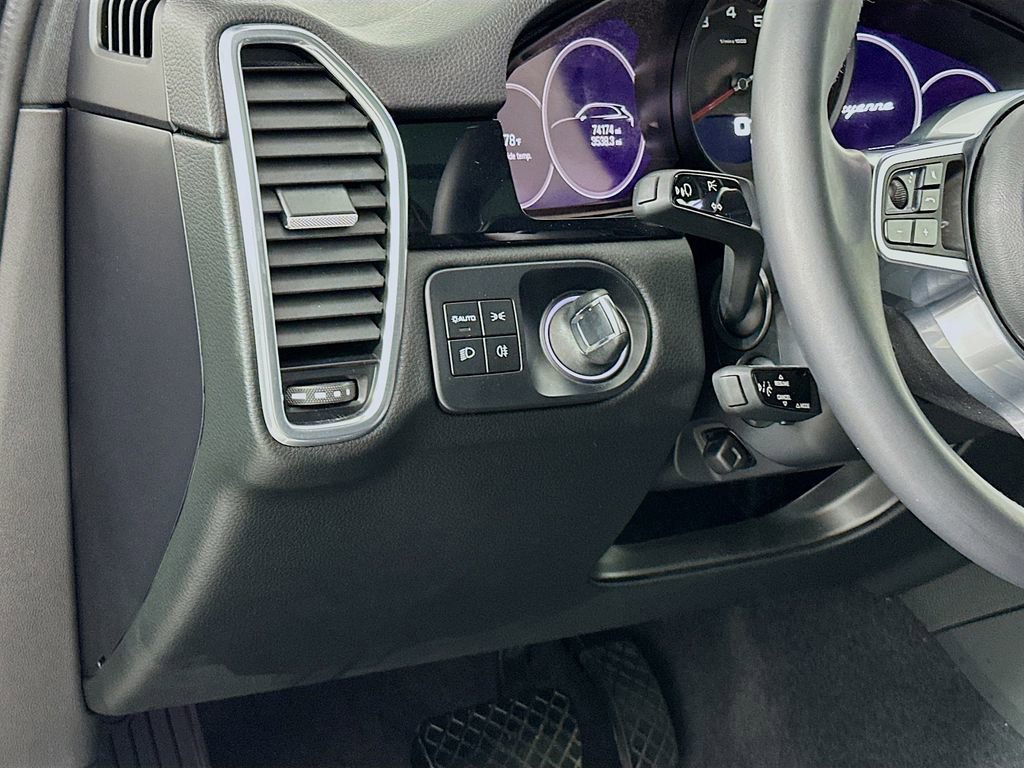 Certified 2022 Porsche Cayenne AWD/4WD image 11