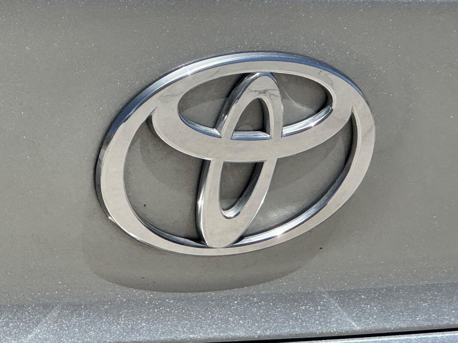 Used 2025 Toyota Camry LE FWD image 15