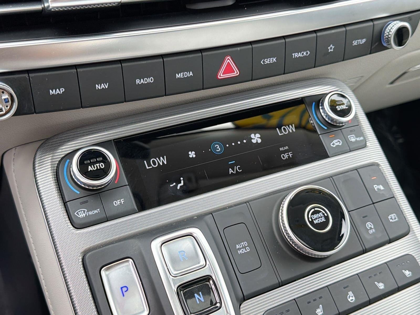 Used 2025 Hyundai Palisade Calligraphy FWD image 12