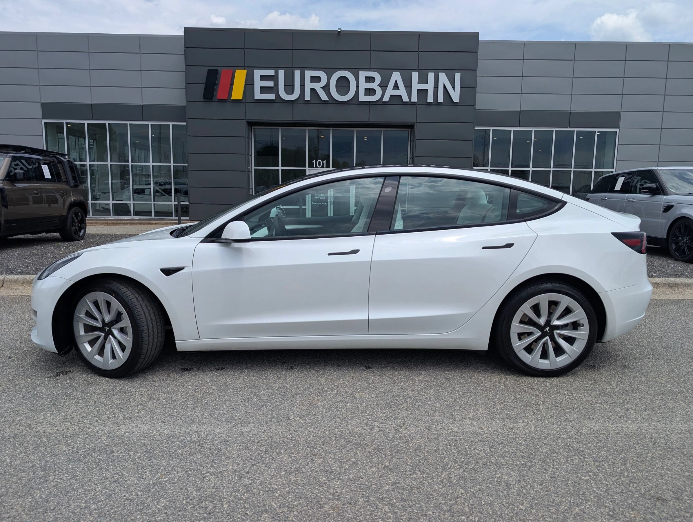 Used 2023 Tesla Model 3 Standard Range RWD image 2
