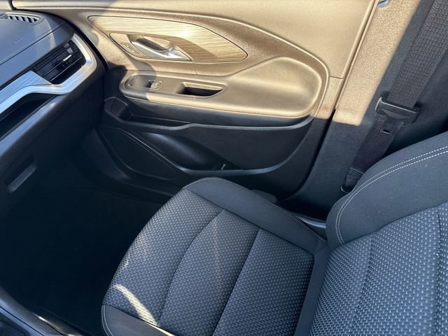 Used 2024 GMC Terrain SLE w/ Driver Convenience Package image 16