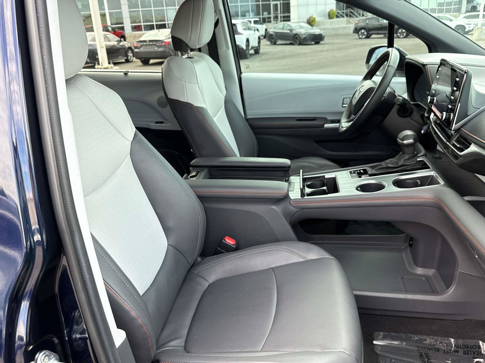 Used 2024 Toyota Sienna XSE FWD image 19