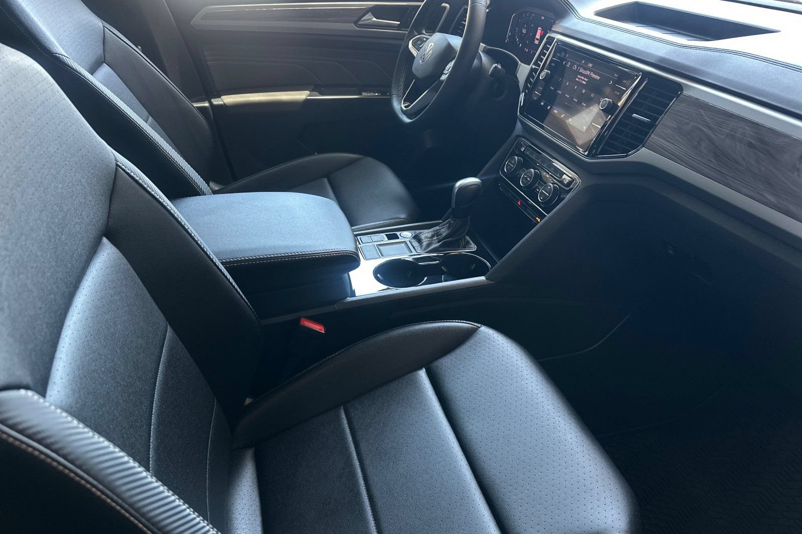 Used 2023 Volkswagen Atlas Cross Sport SE FWD image 16