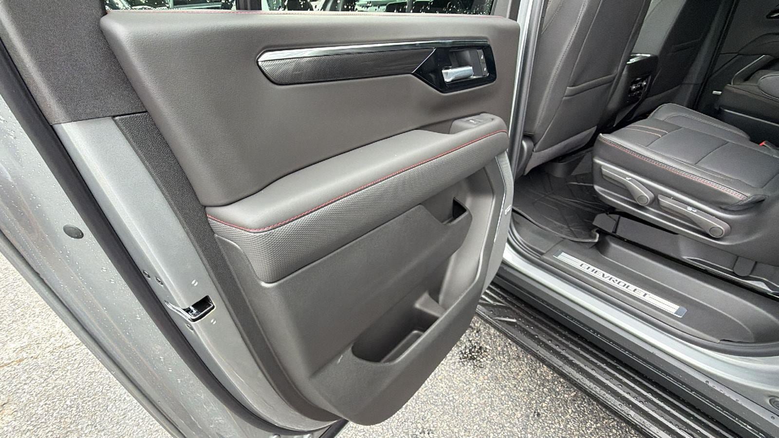 New 2026 Chevrolet Suburban RST w/ Comfort Package AWD/4WD image 19