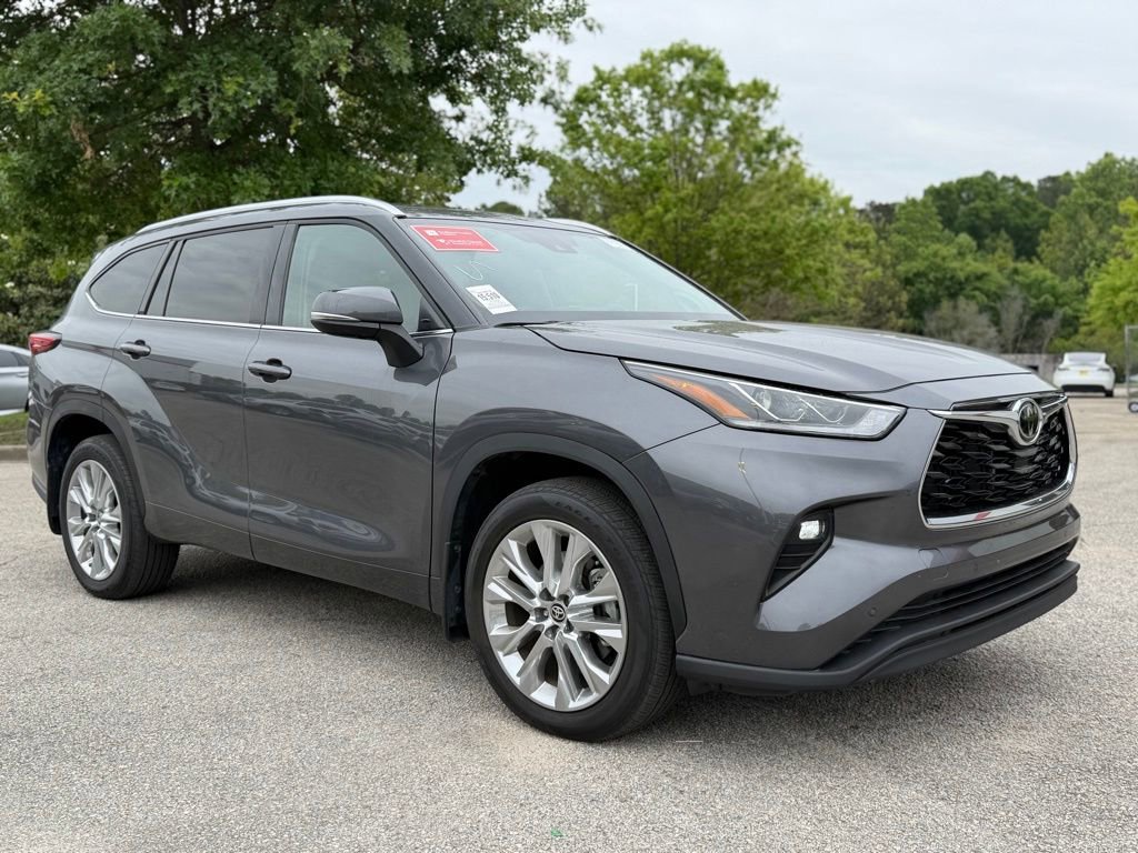 Used 2023 Toyota Highlander Limited AWD/4WD image 4