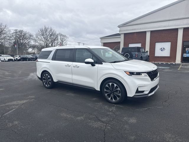 Used 2023 Kia Carnival EX image 11