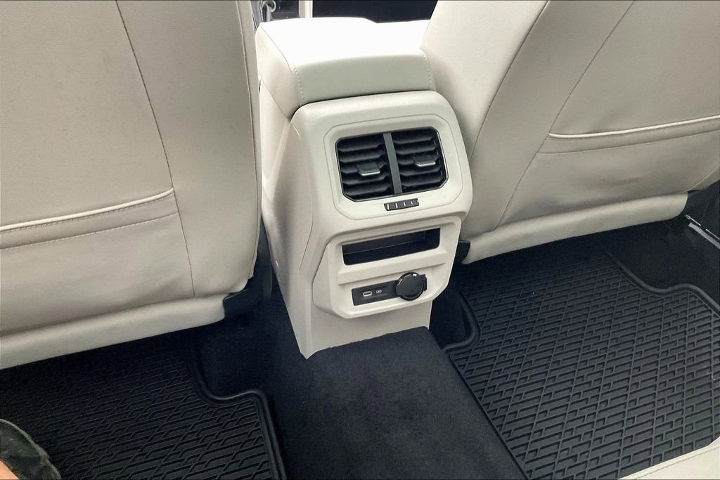 Used 2023 Volkswagen Tiguan SE w/ Panoramic Sunroof Package image 30