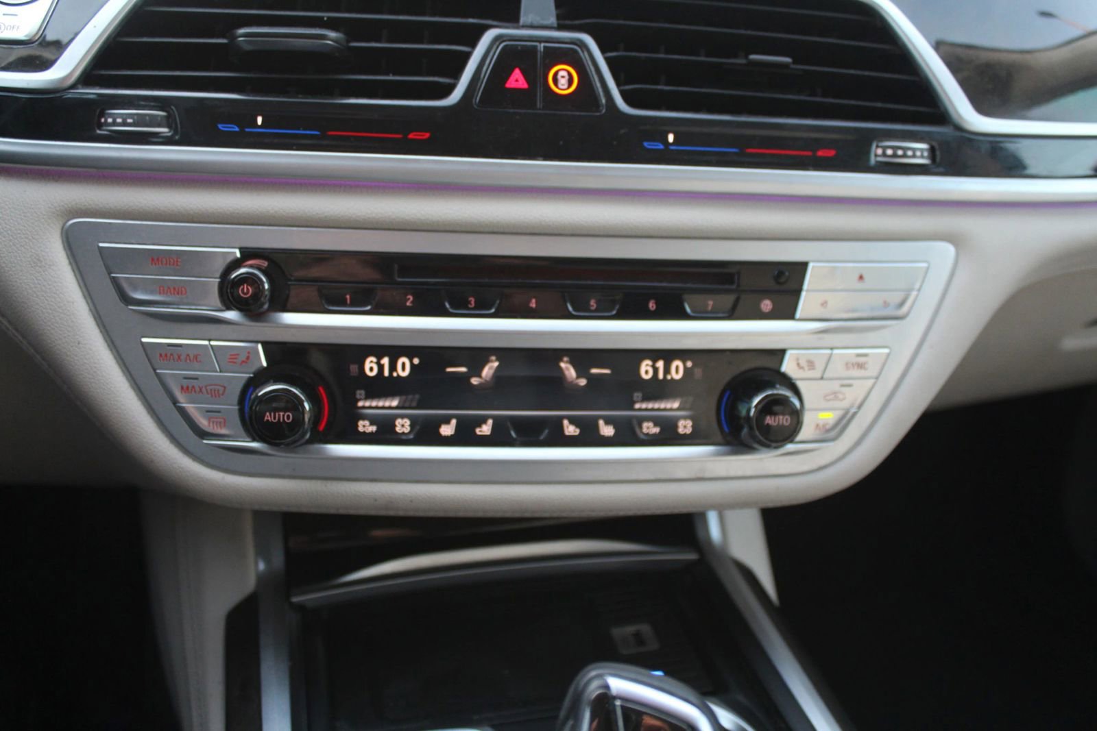 Used 2018 BMW 750i image 18