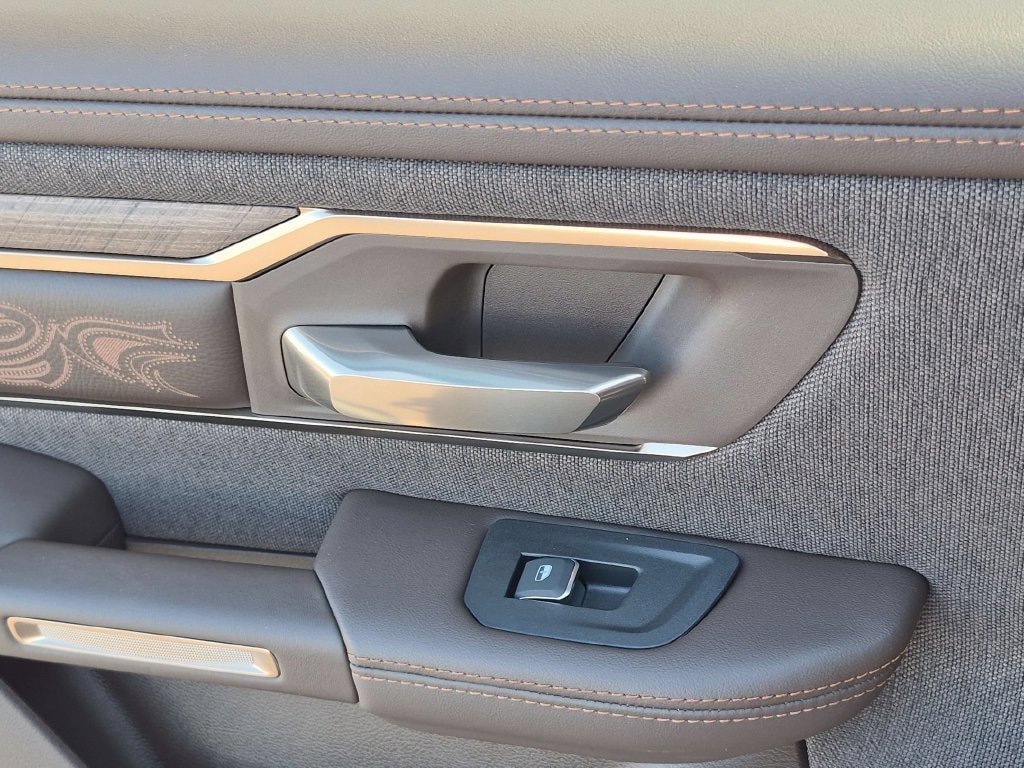 Used 2025 RAM 1500 Limited AWD/4WD image 26