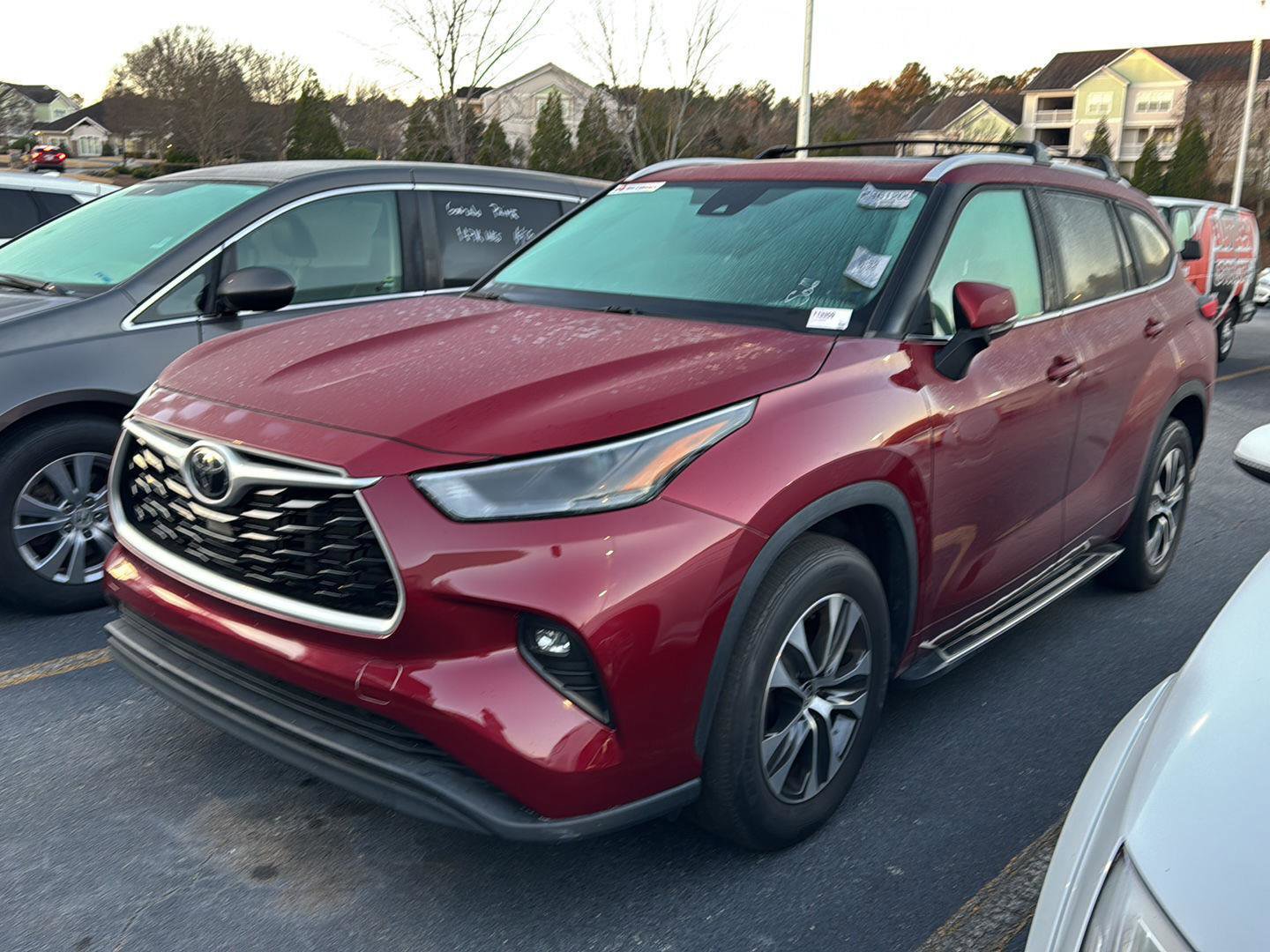 Used 2022 Toyota Highlander XLE image 1