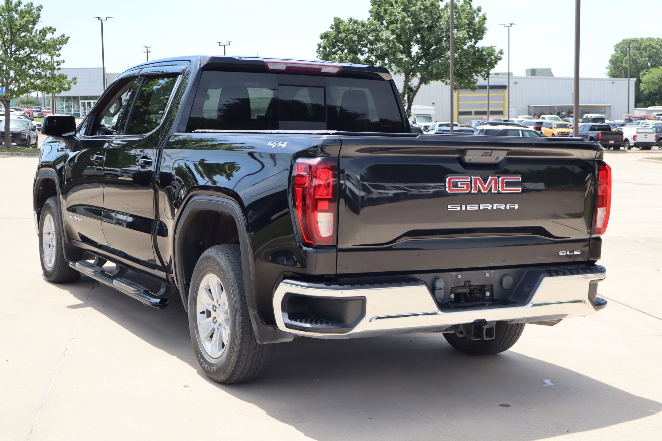 Used 2021 GMC Sierra 1500 SLE w/ Preferred Package AWD/4WD image 5