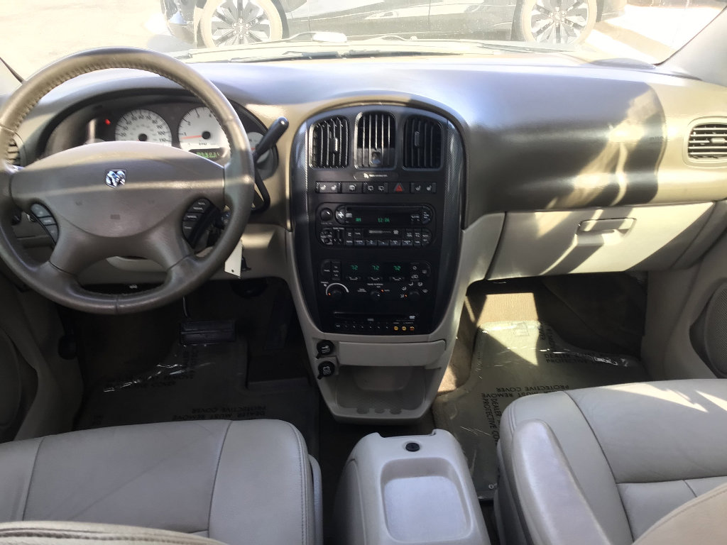 Used 2005 Dodge Grand Caravan SXT w/ Leather Interior Group image 15