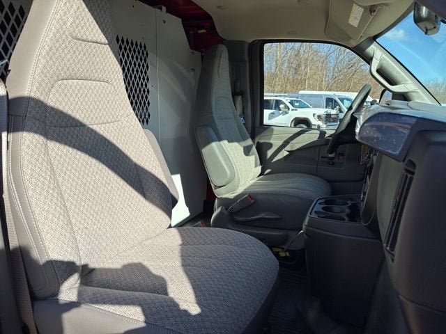 New 2026 GMC Savana 3500 w/ Driver Convenience Package RWD image 29