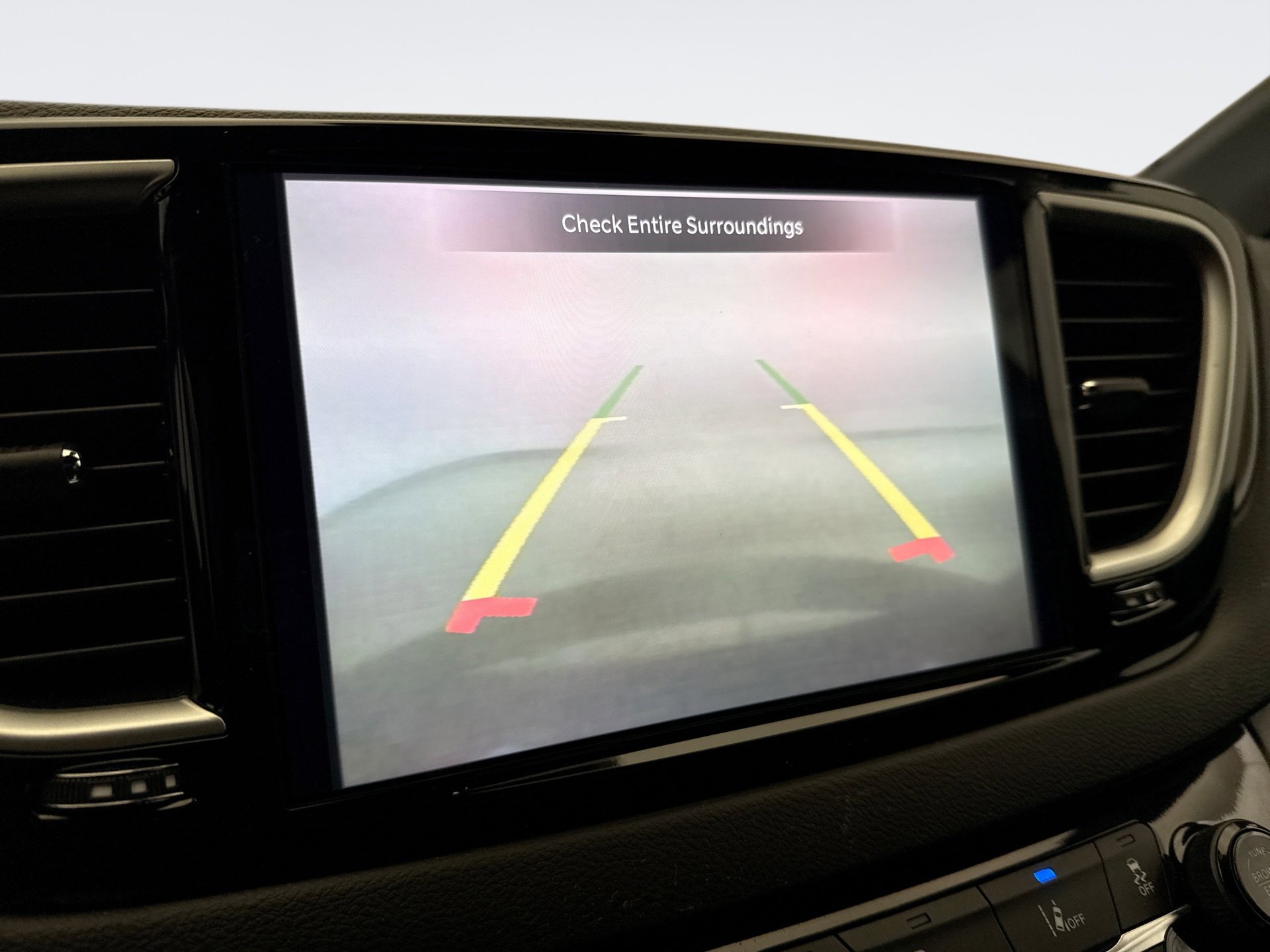 Used 2025 Chrysler Pacifica Select image 15