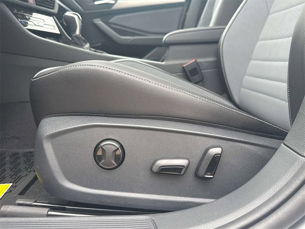 New 2026 Volkswagen Jetta SE FWD image 13