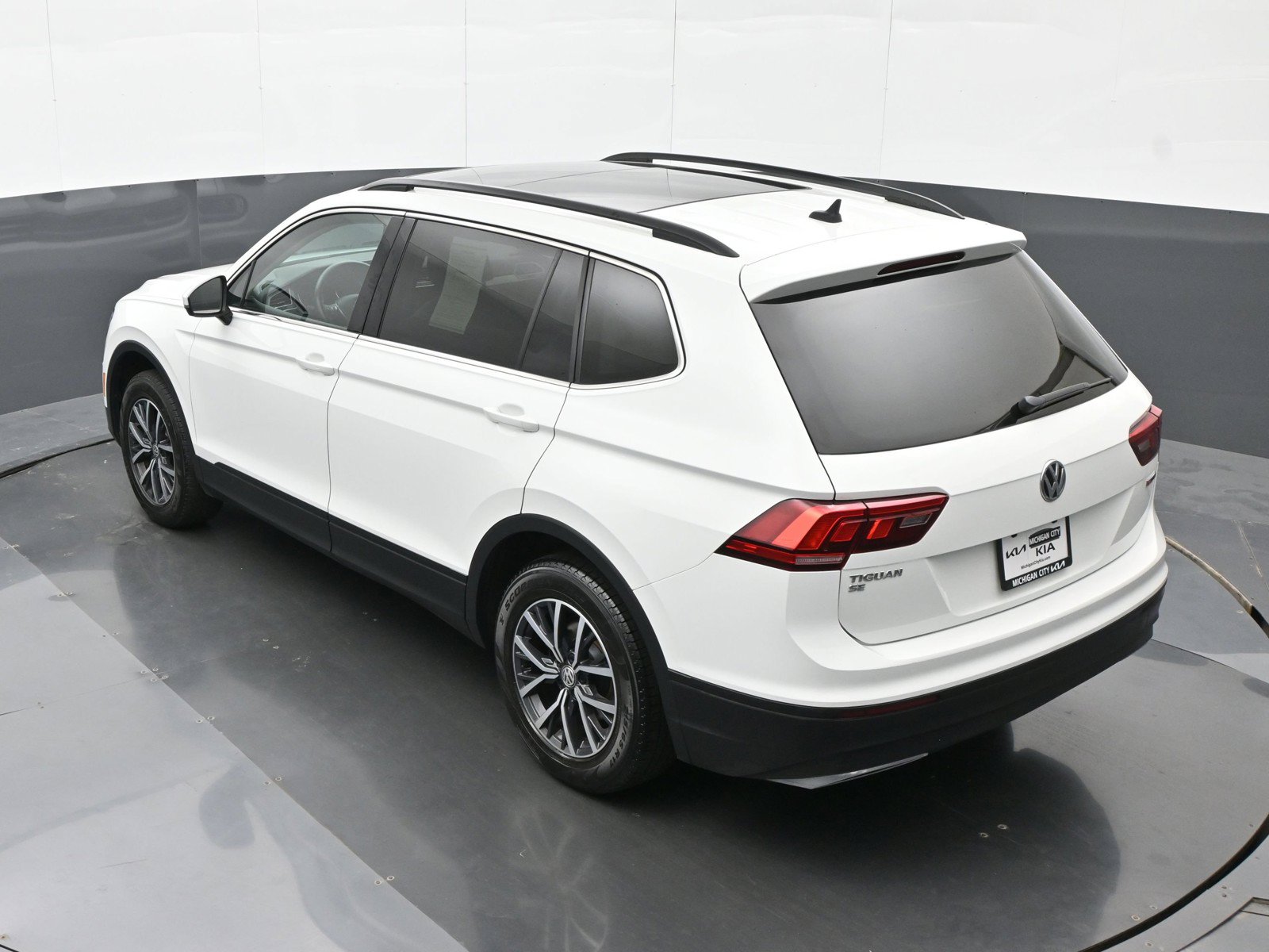 Used 2019 Volkswagen Tiguan SE w/ Panoramic Sunroof Package AWD/4WD image 29