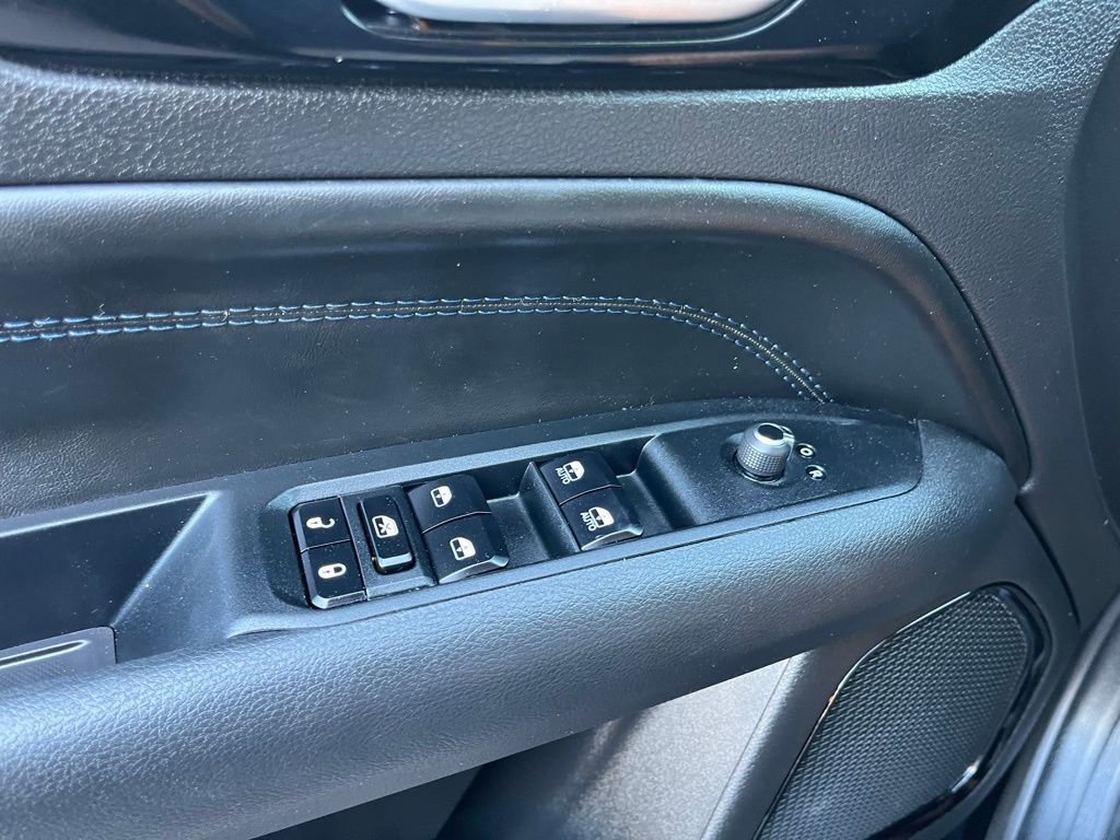 Used 2025 Jeep Compass Latitude w/ Altitude Special Edition image 25