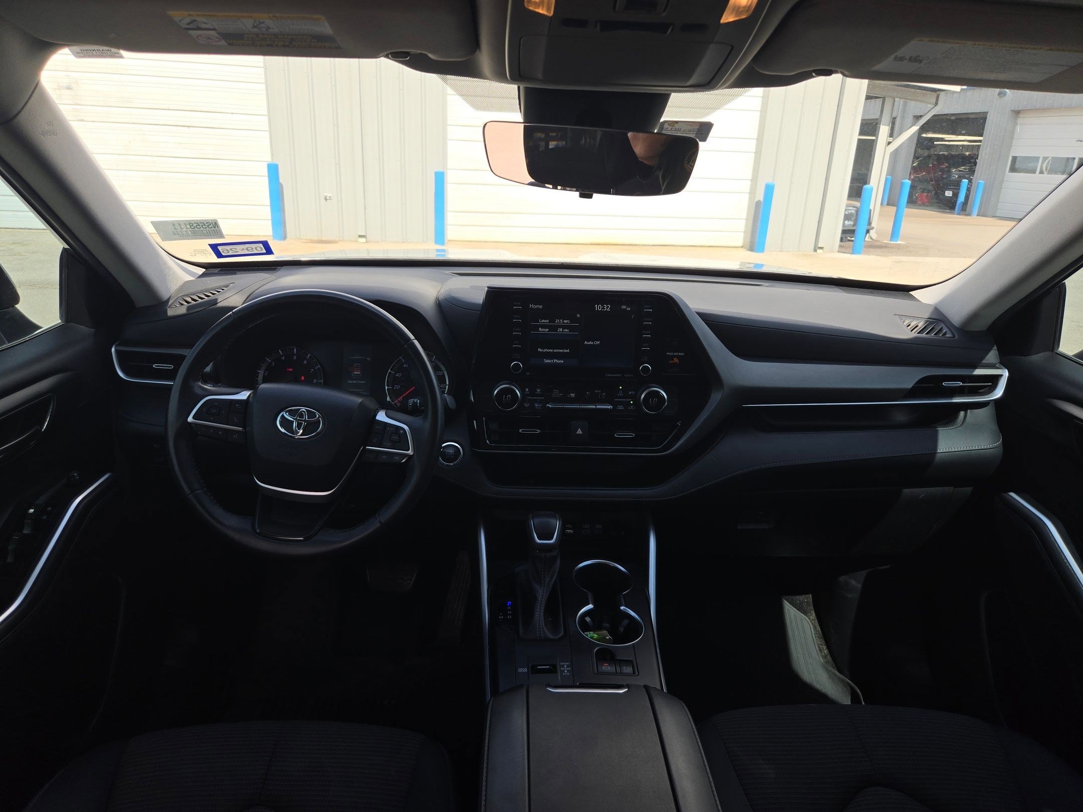 Used 2022 Toyota Highlander LE FWD image 15