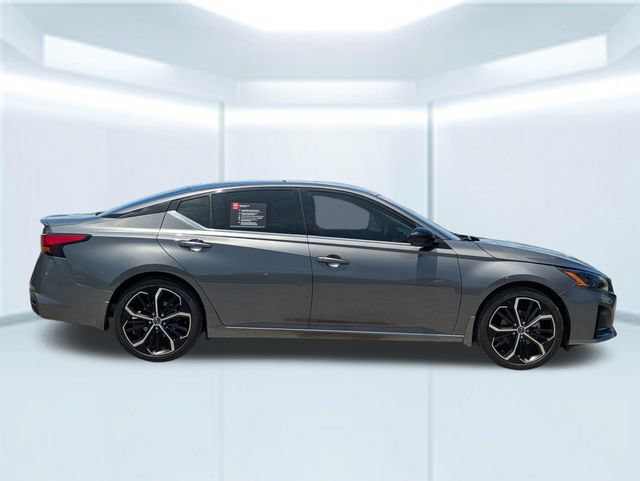Used 2024 Nissan Altima 2.5 SR FWD image 7